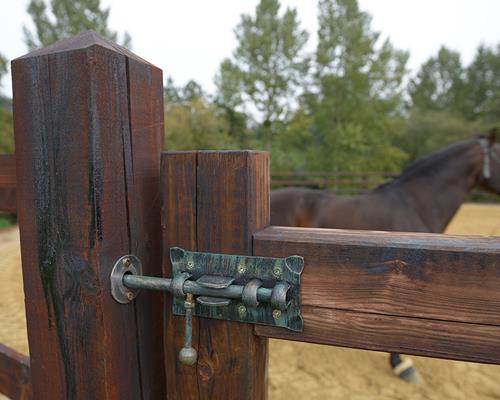 Tor für Pferdezäune - Einen Koppelzaun richtig bauen