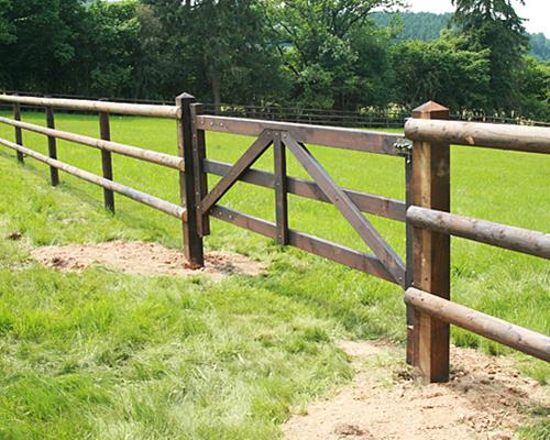 Portail en bois pour chevaux