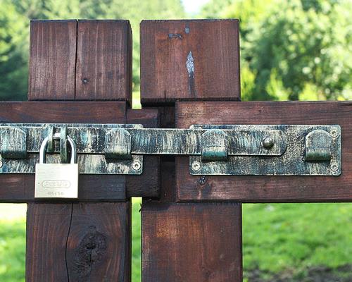 Locking of the wooden gate