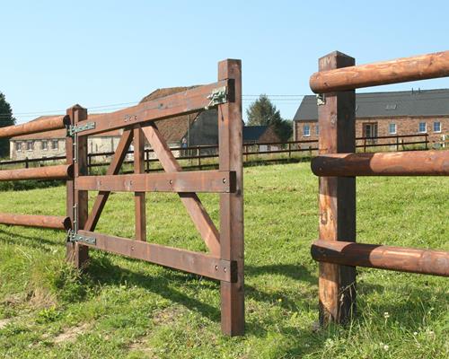 holzpfähle weidezaun - Wie schützt man einen Weidezaun für Pferdekoppeln?