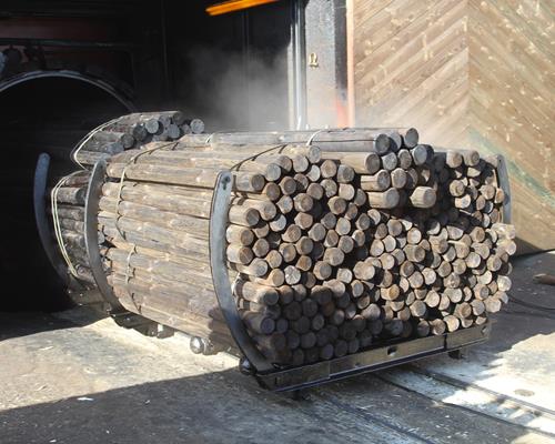 Een omheining in keteldruk geïmpregneerd hout: stevigheid plus schoonheid