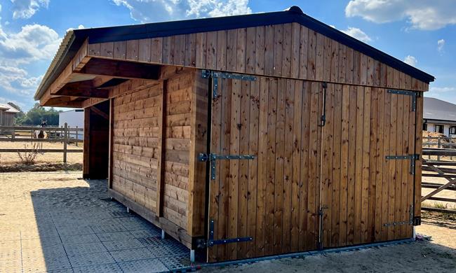 Box extérieur chevaux - Abris